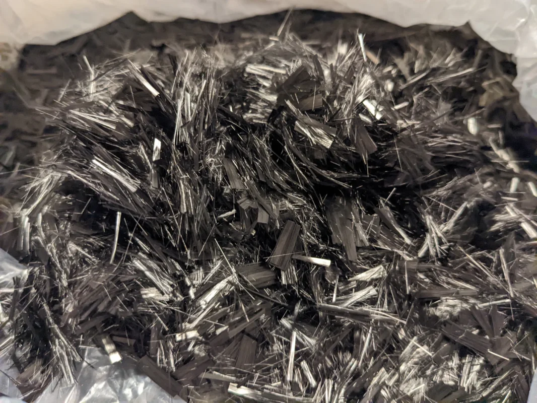 Karbon Fiber Elektriği İletir mi? Bilmeniz Gerekenler